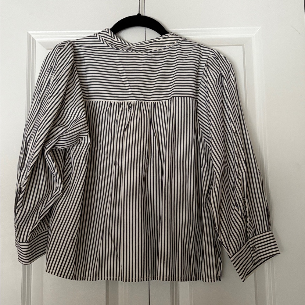 Entro Off White Railroad Stripe V Neck Half Sleeve Top - Picture 8 of 10